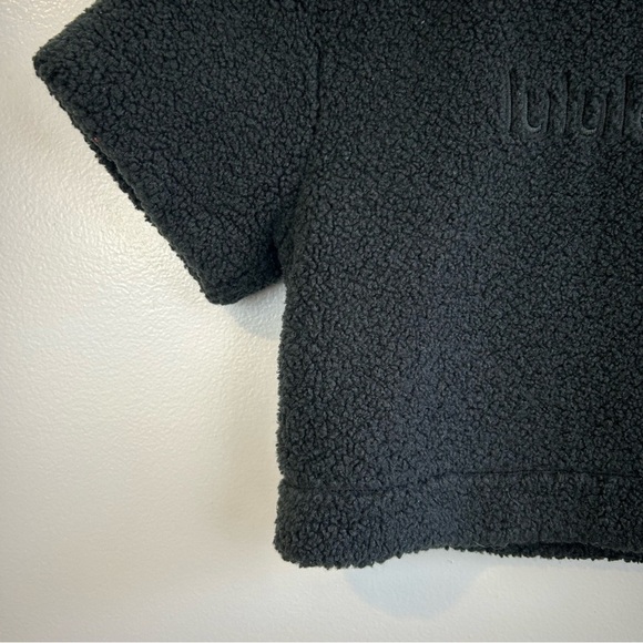 Lululemon Black Textured Fleece Embroidered Logo Cropped Tee/Top Size 4 - Picture 11 of 14